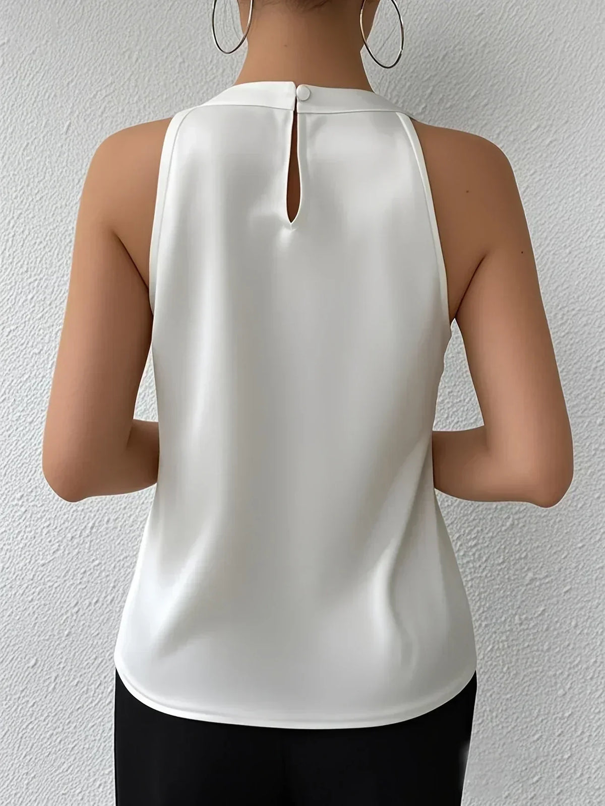 VANESSA – LUXE TWIST HALTER TOP